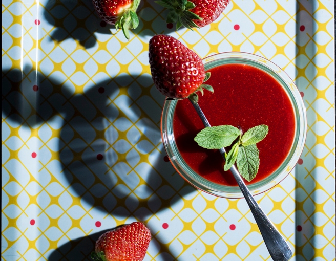 crème bavaroise with strawberry sauce